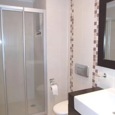 Gorgeous 2 Bed Private Ground Floor In One Of Sides Exclusive Communi Lägenhet *