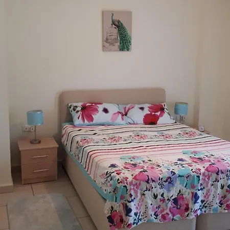Gorgeous 2 Bed Private Ground Floor In One Of Sides Exclusive Communi Lägenhet *